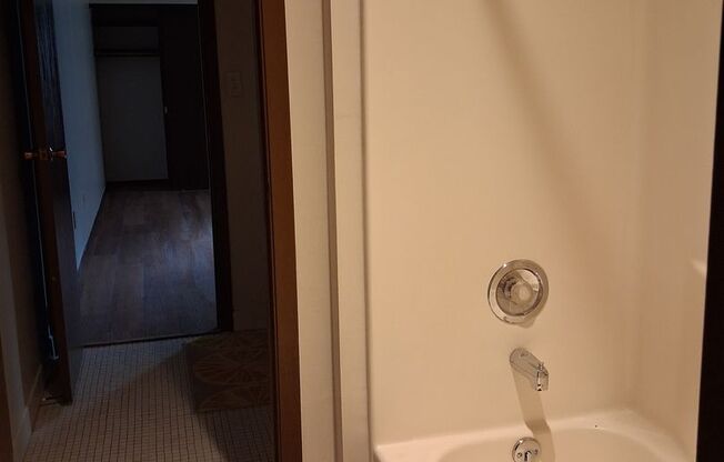 2 beds, 1.5 baths, 1,000 sqft, $1,700, Unit 8199-8199C
