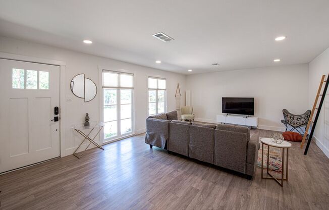 Charming 3/1 South Congress Retreat!
