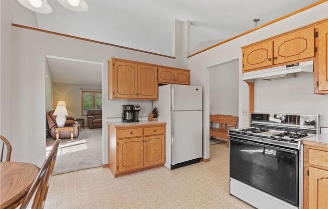 Stunning home located in the heart of Apple Valley *3 bed*2bath Available NOW!