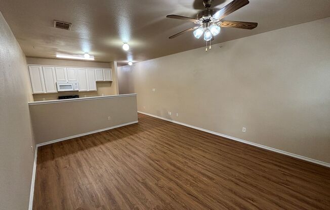 Fantastic 2-Story Townhome with 1-Car Garage! Randolph AFB
