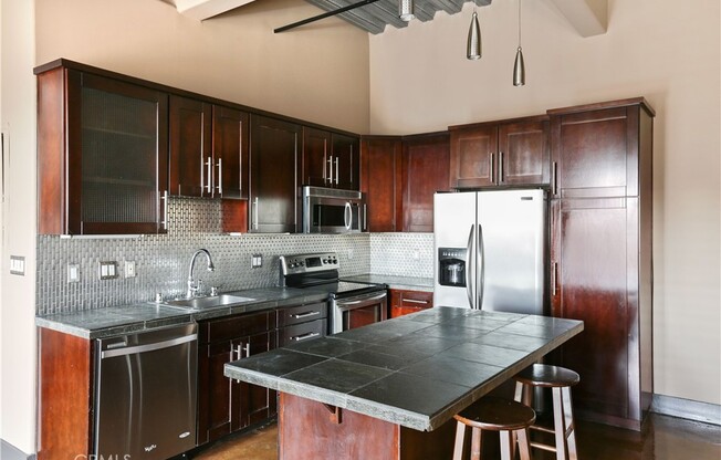 3 beds, 3 baths, 3,700 sqft, $6,990, Unit 1204