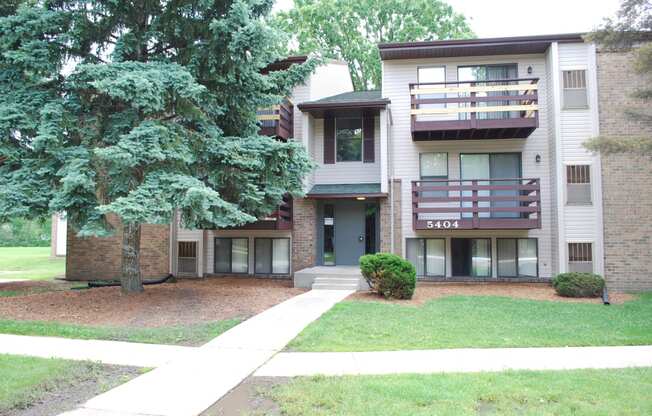 Delta Square Apartments - Lansing, MI