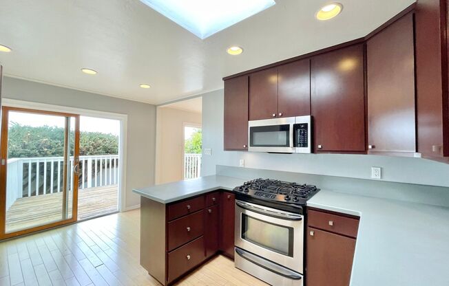 Bernal Hts. Spacious, Beautiful, Remodeled 3BR/2BA Home with Amazing Views, Deck!  PROGRESSIVE!