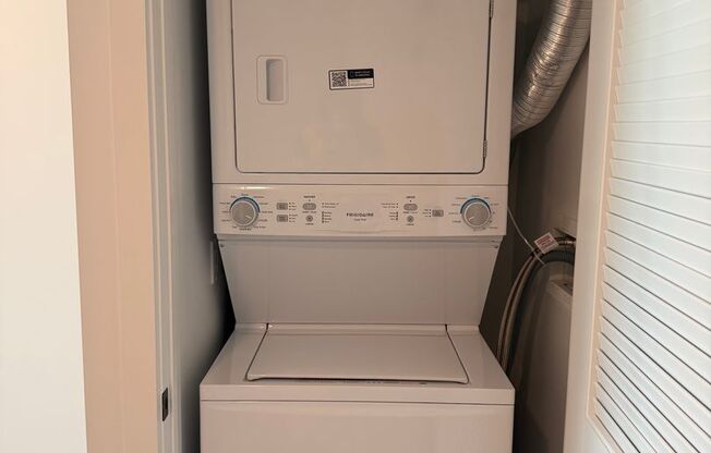 2 beds, 2 baths, 816 sqft, $4,210, Unit 409