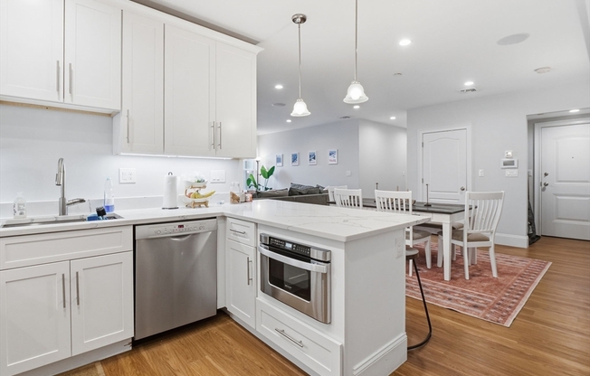 2 beds, 2 baths, 1,305 sqft, $4,800, Unit 3