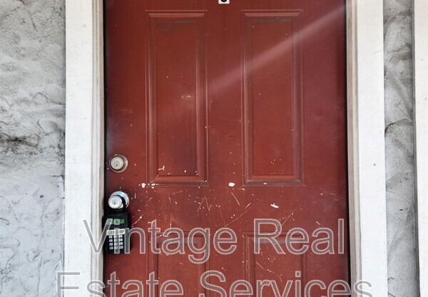 4611 N HUBERT AVE