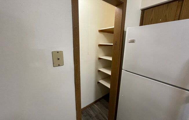 3 beds, 1 bath, 1,040 sqft, $1,800, Unit 3172-104