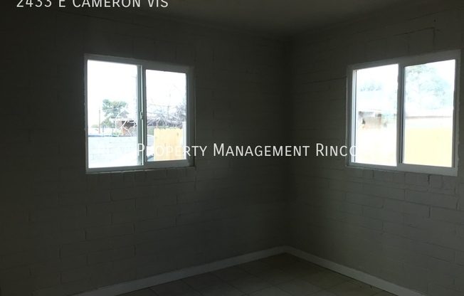 2433 E CAMERON VIS