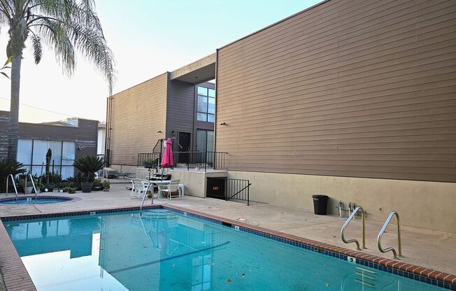 Luxurious 3 Bdr, 2.5 Bath Townhome in the Heart of Prime Sherman Oaks, South of Blvd