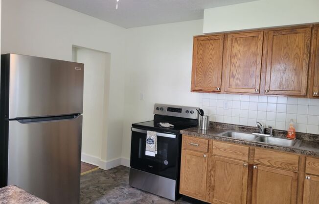 3 beds, 1 bath, $1,200