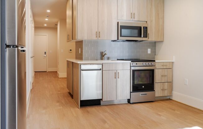 1 bed, 1 bath, $3,000, Unit 115