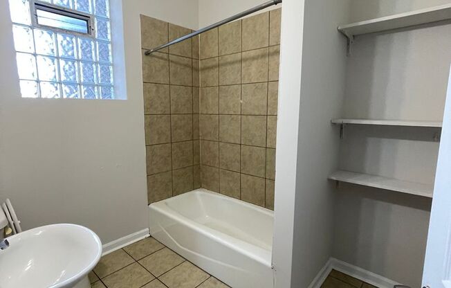 1 bed, 1 bath, $1,300