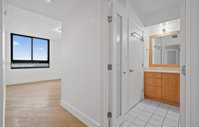2 beds, 2 baths, 1,262 sqft, $6,500, Unit LPH 01 - 3501