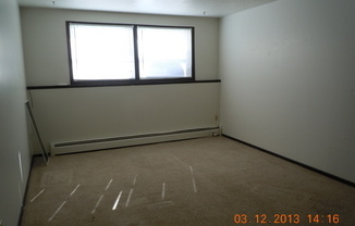 2 beds, 1 bath, $545, Unit 6B