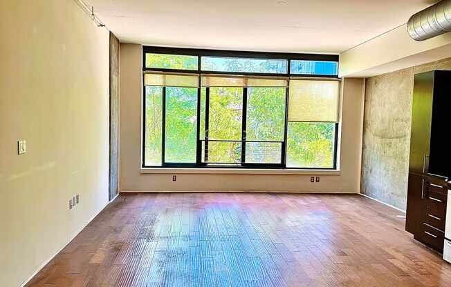 Modern 1-Bedroom Loft in the Heart of South Park, Downtown LA