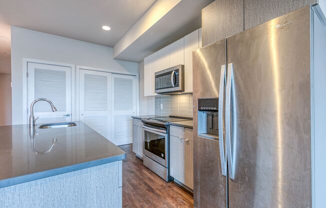 3 beds, 2.5 baths, 1,300 sqft, $2,750, Unit Unit 4