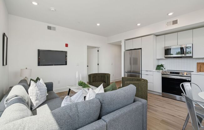 2 beds, 2 baths, 1,000 sqft, $1,795, Unit 203