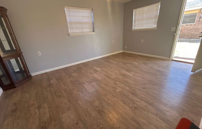 3 beds, 1 bath, 1,172 sqft, $1,000, Unit G:1921-1