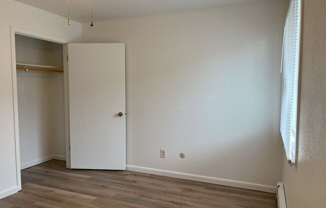 2 beds, 1 bath, $850, Unit 3027 Colton Blvd. #7