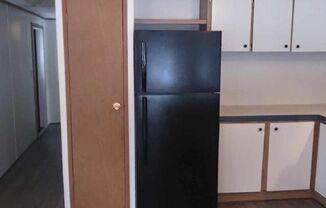 2 beds, 1 bath, $795, Unit 11