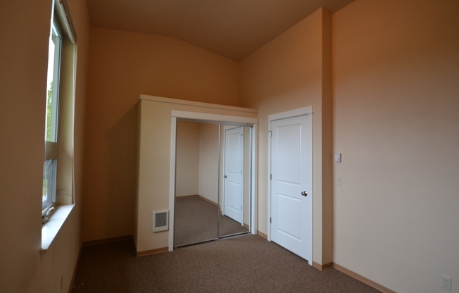 2 beds, 2.5 baths, 1,285 sqft, $1,600, Unit 02