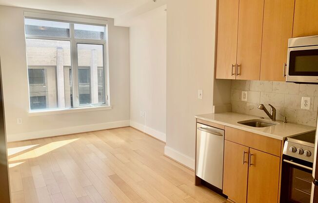 Studio, 1 bath, $2,175, Unit 414