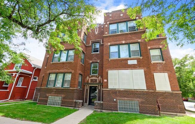 7557-59 S. Calumet Ave. / 348-58 E 76th St.