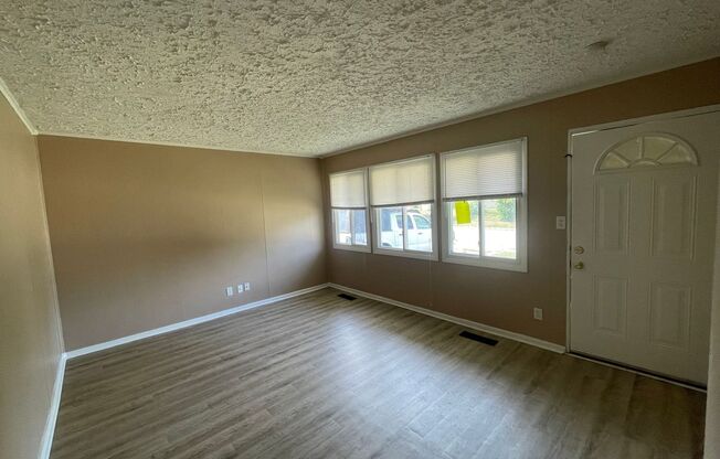 3 beds, 1 bath, $1,075