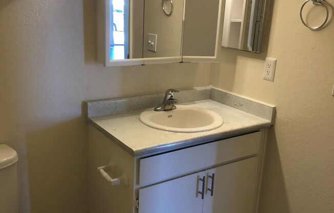 2 beds, 1 bath, 845 sqft, $1,125, Unit 511