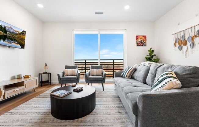 2 beds, 2 baths, 798 sqft, $2,400, Unit 527