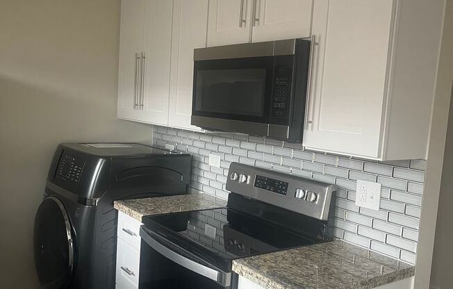 2 beds, 1 bath, 845 sqft, $1,800, Unit Unit 3A