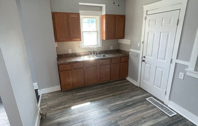 4 beds, 1 bath, $1,280