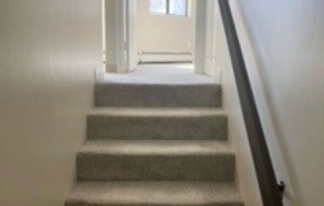 2 beds, 1 bath, 790 sqft, $2,500, Unit B105