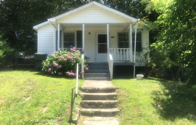 Coming soon! 3 bed house!! Stainless Steel Appliances!