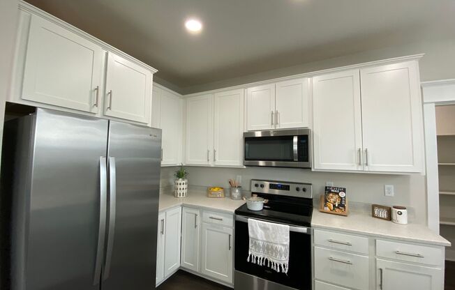 1 bed, 1 bath, 766 sqft, $1,695, Unit 20601 Washington Plaza Carriage House with Attached Garage A972 X09