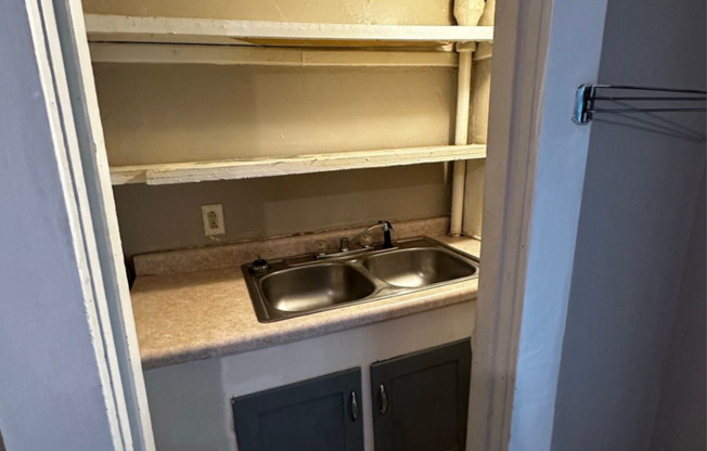 1 bed, 1 bath, 600 sqft, $1,100