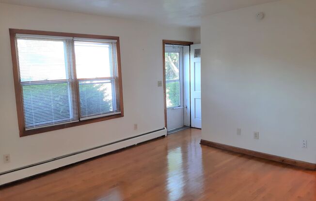 2 beds, 1.5 baths, 900 sqft, $1,440, Unit F-4