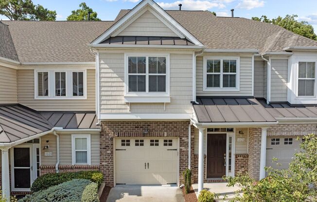 Gorgeous 3 Bedroom Townhome w/ Premium Finishes & Amenities - Pet Friendly!