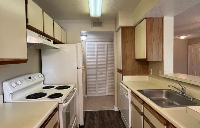 $500 OFF 1 BED 1 BATH CONDO IN THE HEART OF METROWEST!