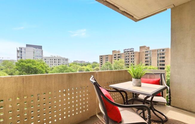 2 beds, 1 bath, $2,499, Unit Unit 414N