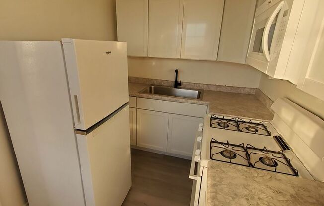 Studio, 1 bath, 250 sqft, $845, Unit 9