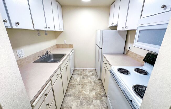 2 beds, 1 bath, 834 sqft, $1,895, Unit 205