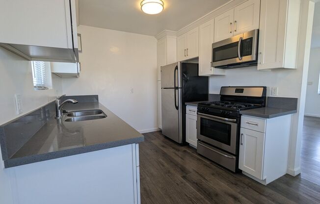 2 beds, 1 bath, 959 sqft, $3,000, Unit 2036 1/2
