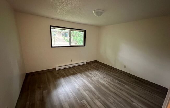 2 beds, 1 bath, 700 sqft, $1,475, Unit 8