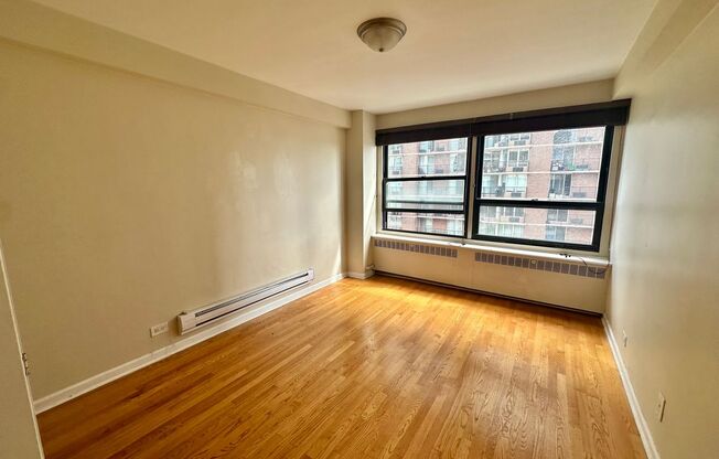 1 bed, 1 bath, 700 sqft, $1,925, Unit 418-1302