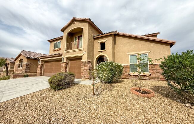 Luxury 6/BD 4.5/BA Large Furnished Home with Dual Primary Suites in Gated Community