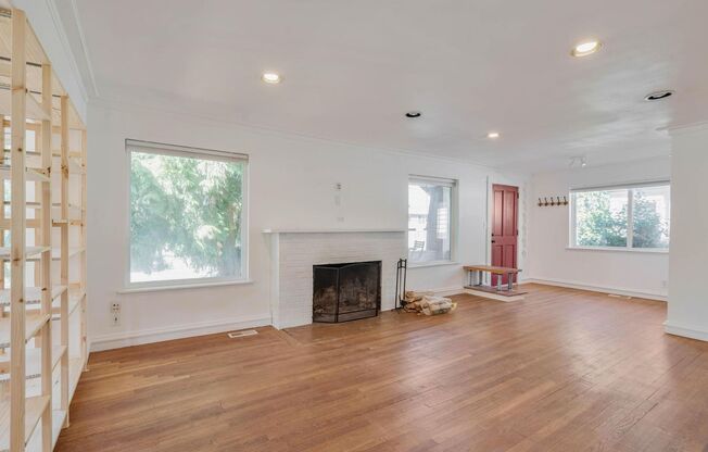 $1000 move-in special! Charming 4-bdrm/2.5-bath Craftsman in Piedmont. Fireplace, AC, fenced backyard, great location