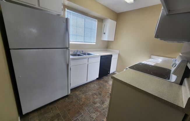 2 beds, 2 baths, $1,350, Unit # 1078