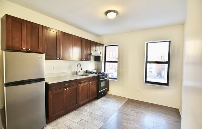 2 beds, 1 bath, $2,850, Unit 4