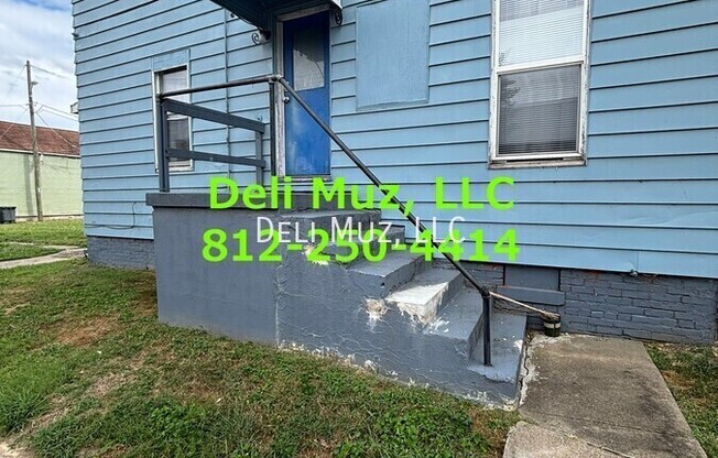921 N MAIN ST